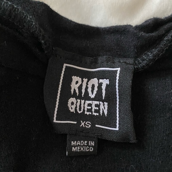 black tee - Picture 3 of 3